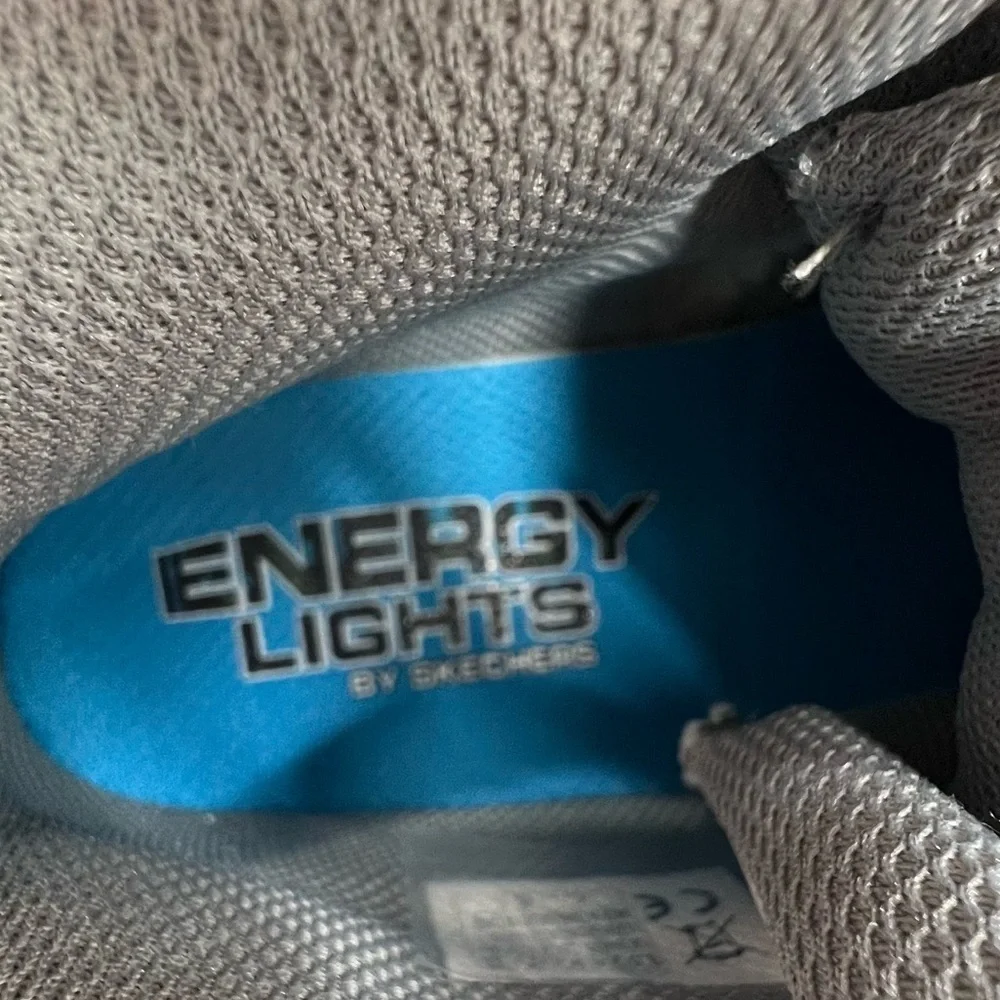 NWT Skechers White Energy Lights Light Up Low Top Sneakers Size 3.5 Kids